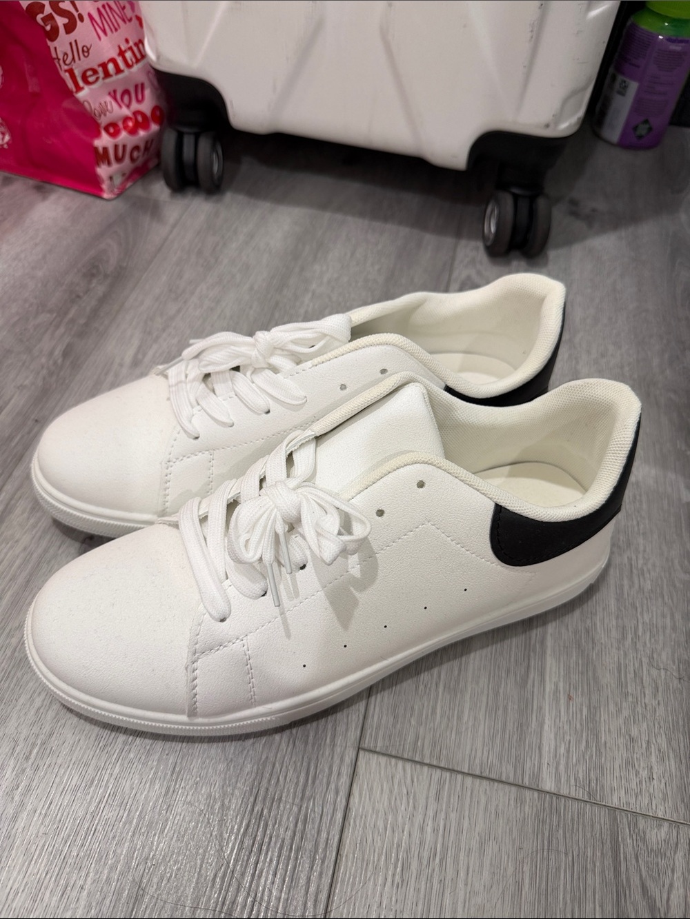 Men White Low-Top Sneakers with Black Heel Accent